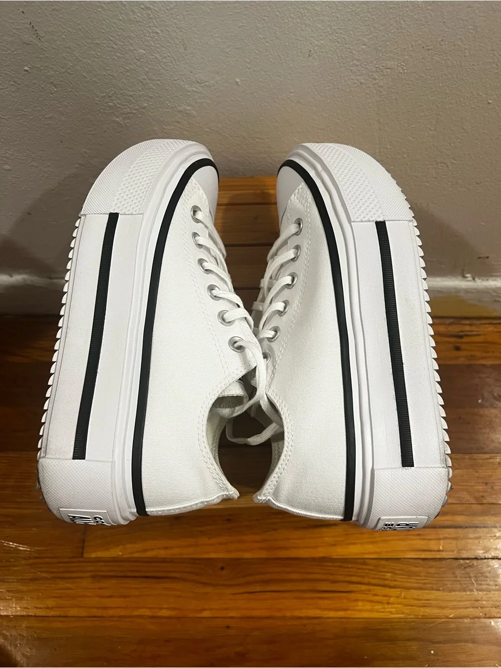 Converse Chuck Taylor All Star Double Stack Platform Sneakers Women’s 7 White